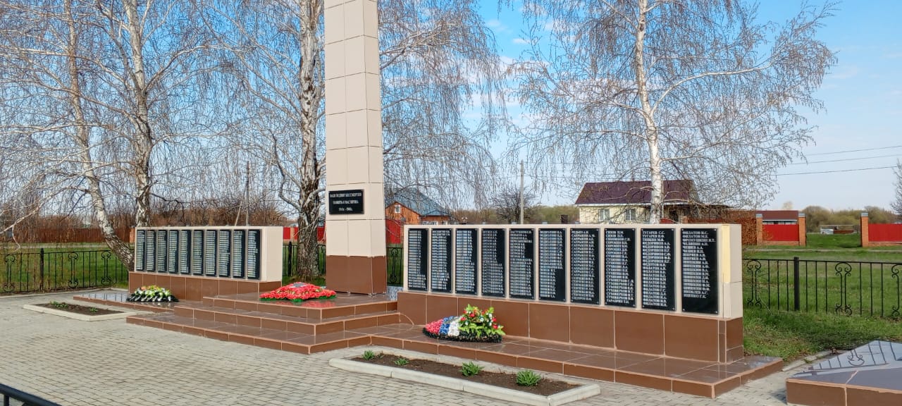 Ремонт военно-мемориальных объектов расположенных на территории поселения, идет к завершению.