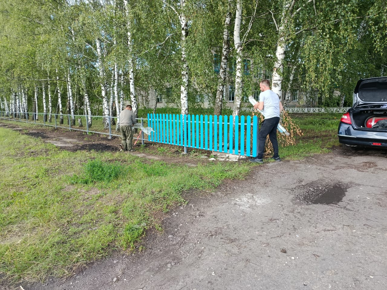 Продолжается реализация проекта «Обустройство  ограждения  объекта культурно-досуговой деятельности в с. Александровка».